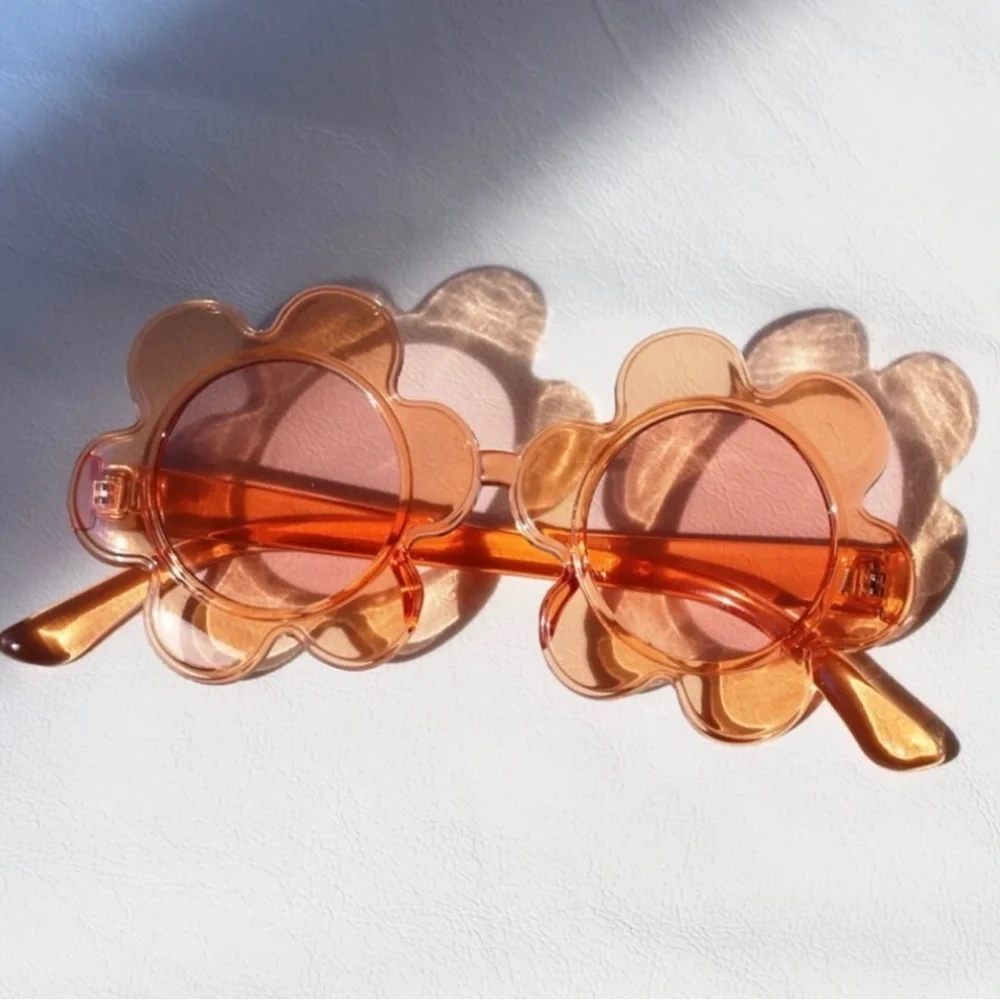 LAST PAIR—FLOWER POWER Sunnies